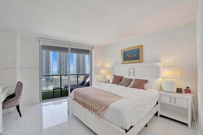 Building Photo - 2600 E Hallandale Beach Blvd