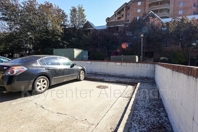 Building Photo - 1107 N Taylor St