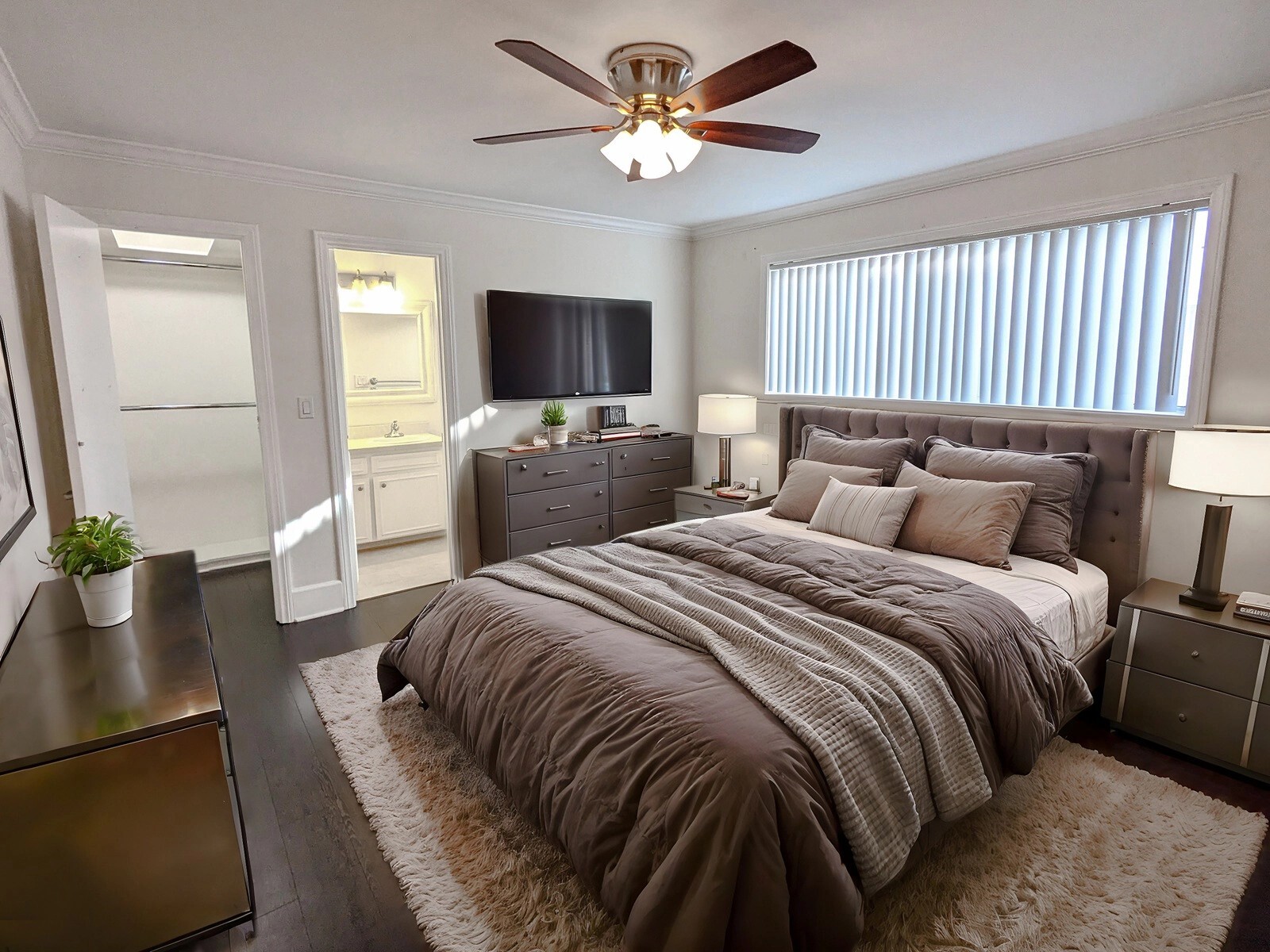 Building Photo - 1335 S Carmelina Ave