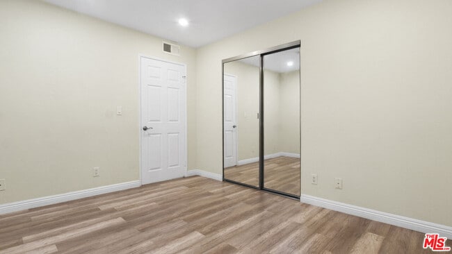 Building Photo - 420 Riverdale Dr