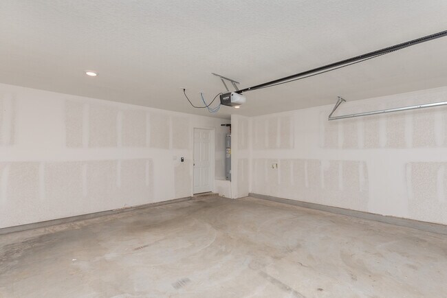 Building Photo - 5720 Blackhorse Cir