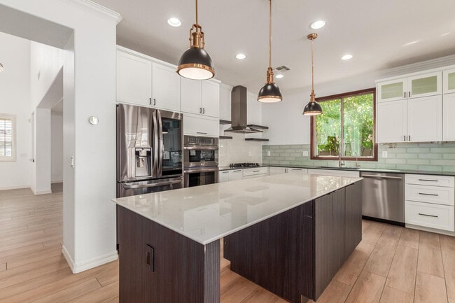 Building Photo - 622 W San Carlos Way