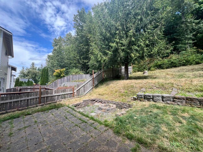 Building Photo - 3 Bed 1.5 half bath House Close to WWU and...