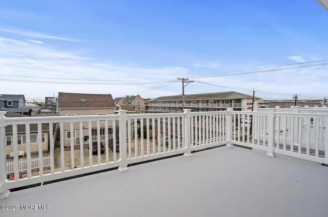 Building Photo - 205 Carteret Ave