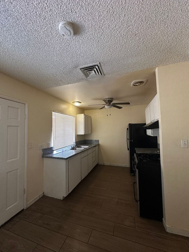 Building Photo - Must see Home!