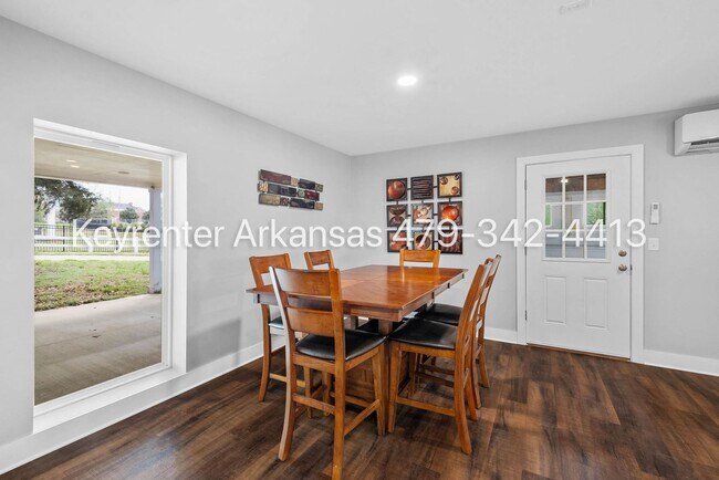 Building Photo - Charming 1 Bedroom Cottage-Style Home with Spacious Yard