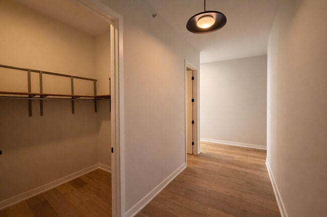 Building Photo - 1114 W Carroll Ave