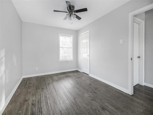 Building Photo - 3810 Lehall St