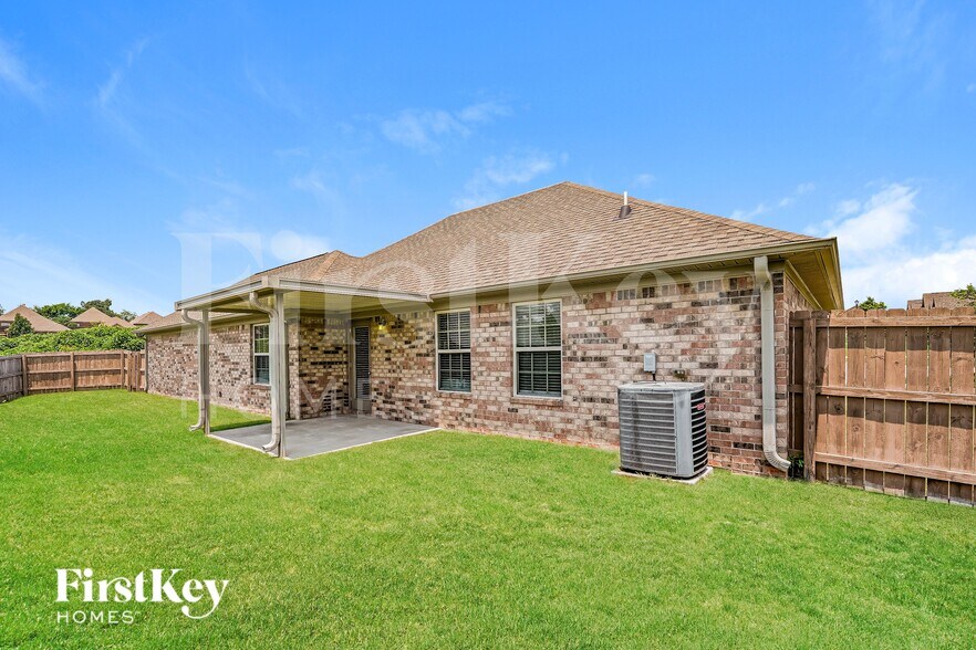 Building Photo - 920 Alise Cir