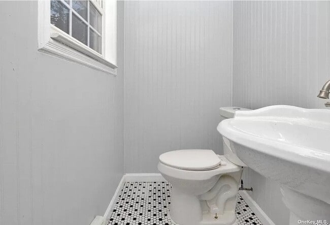 Building Photo - 14 Daell Ln