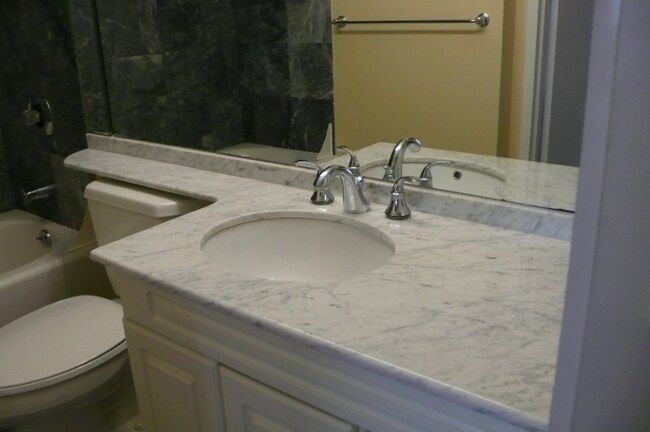 Building Photo - 4 Martine Ave