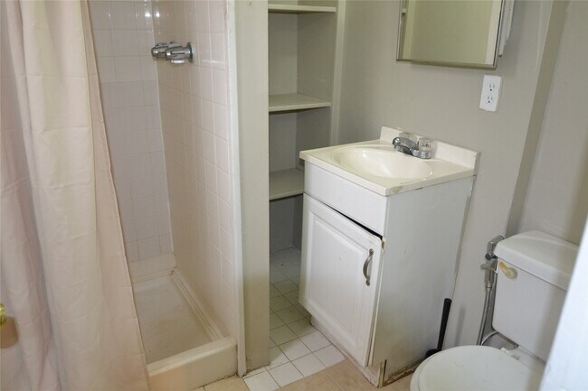 Building Photo - 211 Drew St