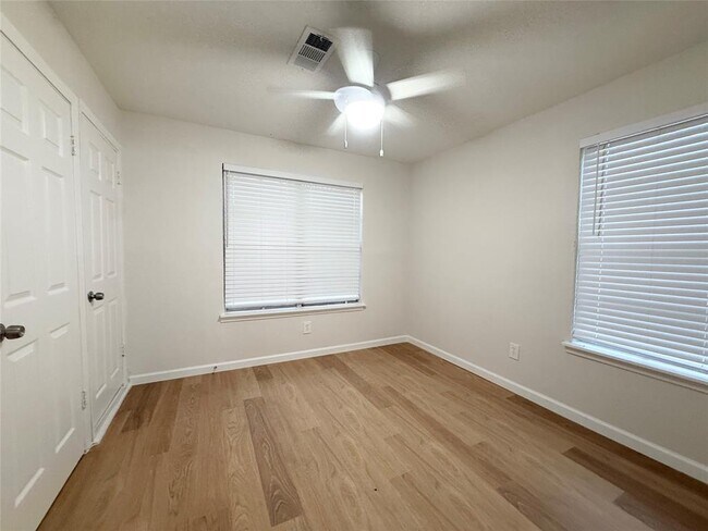 Building Photo - 3631 N MacGregor Way