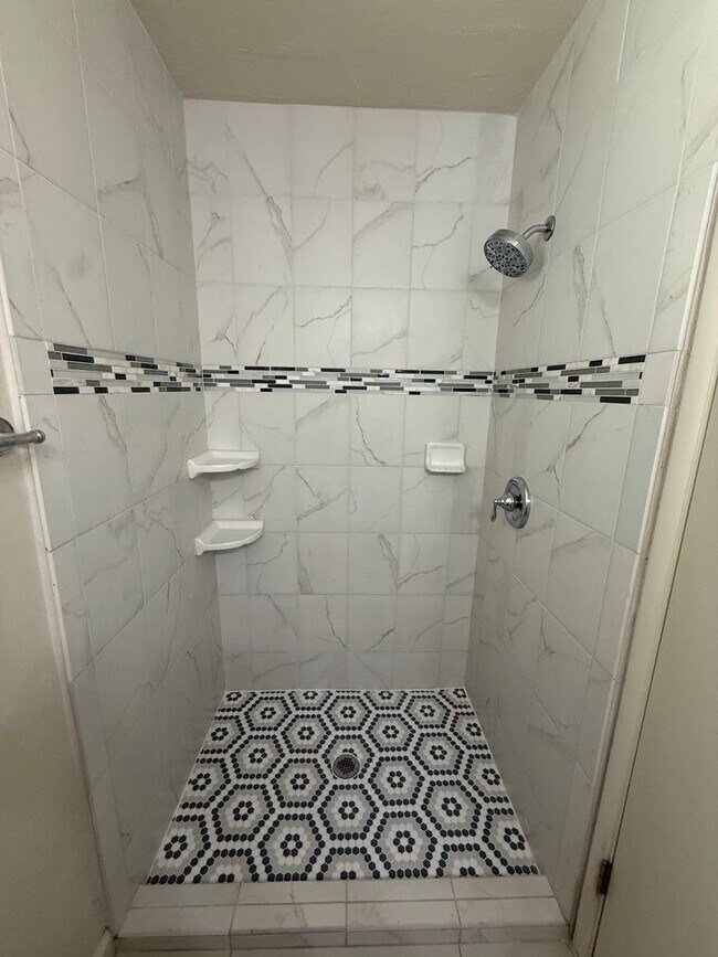 Building Photo - COUNTRY CLUB ESTATES 3 Bedroom Home available for Rent!