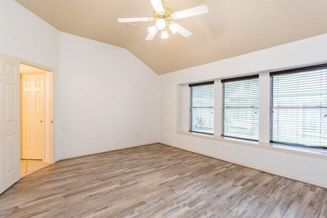 Building Photo - 4839 Taylor Lake Ct