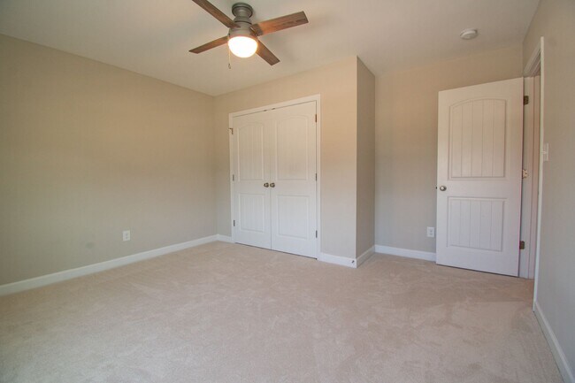 Building Photo - Available July 1! 4 Bedroom 2.5 Bathroom