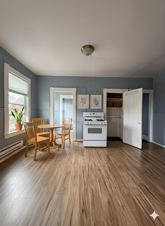 Building Photo - 5 Ellis Ave