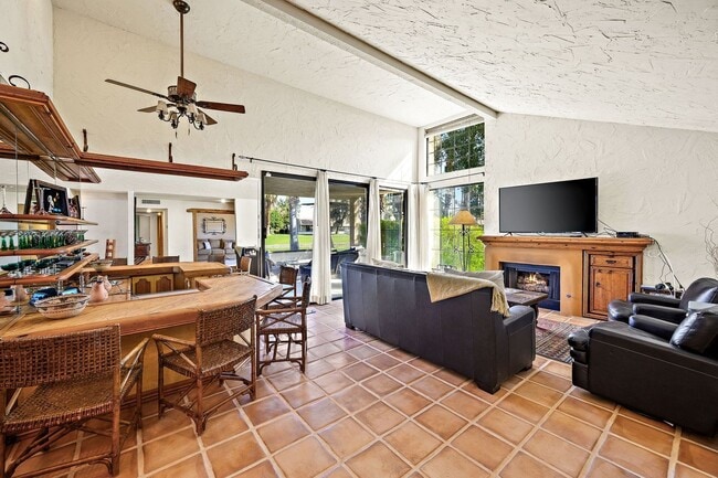 Building Photo - Spacious Two Bedroom Condo in Gated Commun...