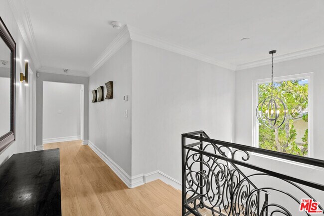 Building Photo - 3677 Eddingham Ave