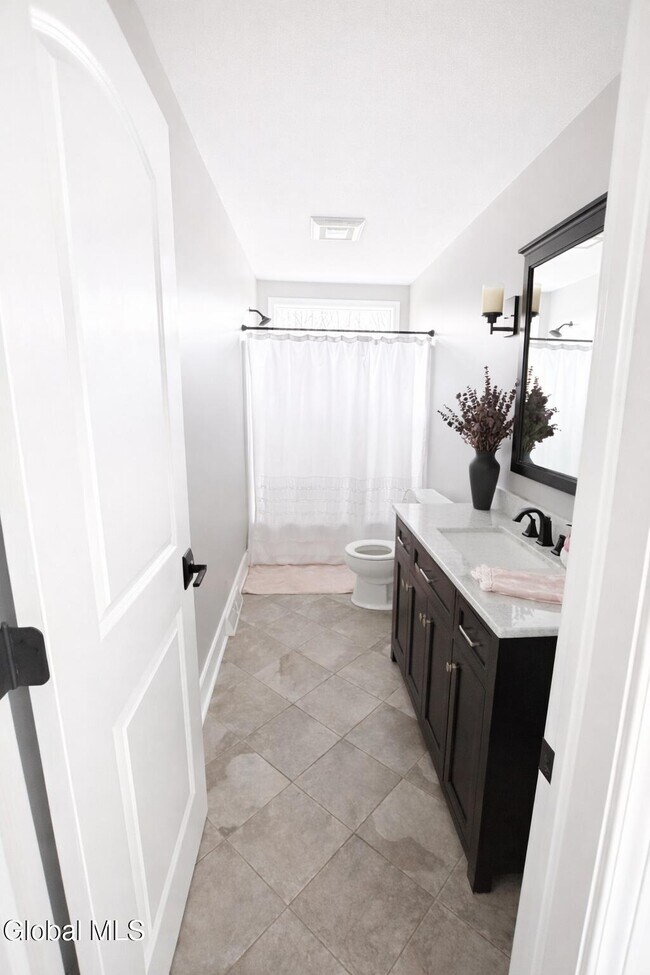 Building Photo - 40 Haywood Ln