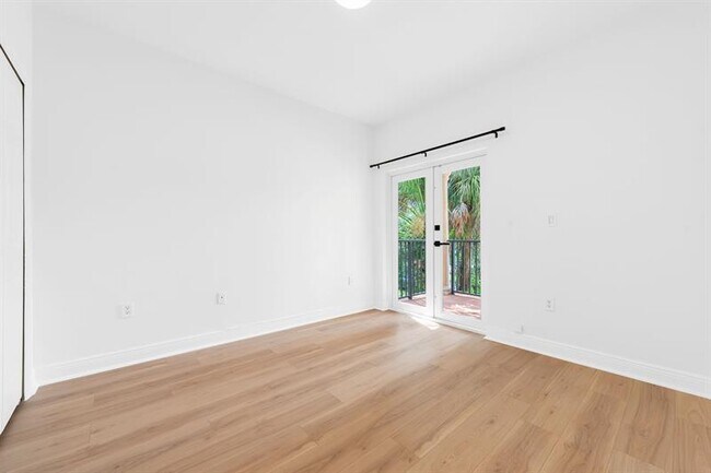 Building Photo - 1719 SW 23rd St
