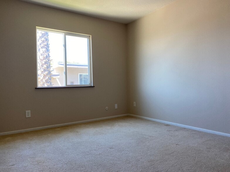 Building Photo - 4030 Haines St