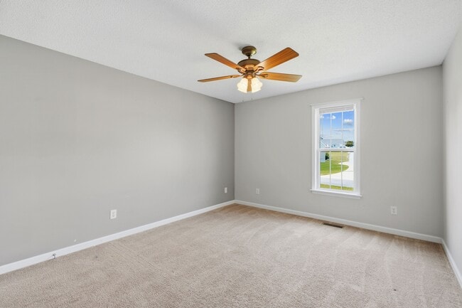 Building Photo - 202 Starcrest Dr
