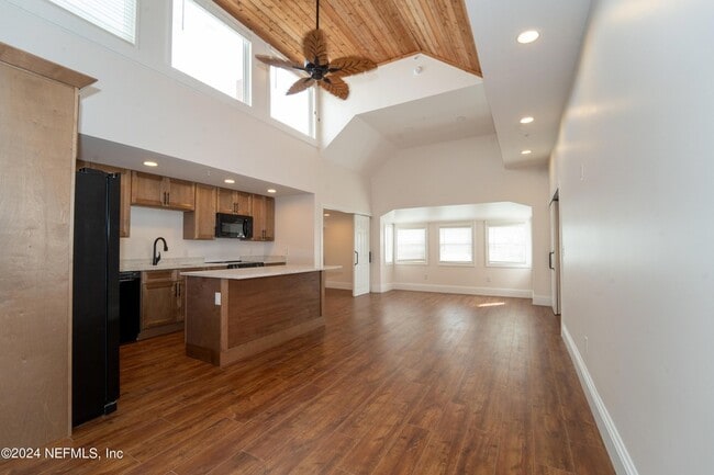 Building Photo - 11 Aviles Street