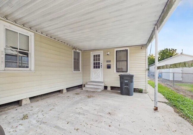 Building Photo - 1/2 OFF 1ST MONTH RENT - 2 Bedroom 1 Bathroom House for Rent