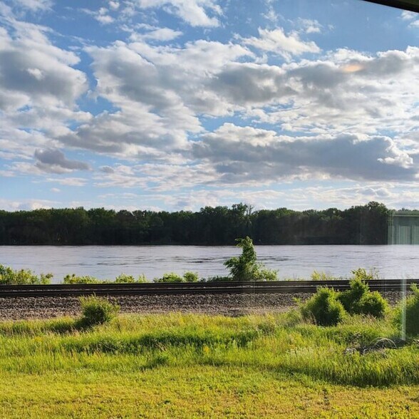 View - 615 S Main St