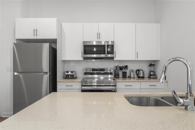 Building Photo - 312 Famagusta Dr