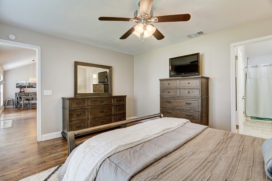 Building Photo - 1307 Rambling Cv