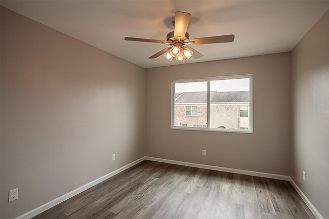 Building Photo - 972 Park Meadow Dr