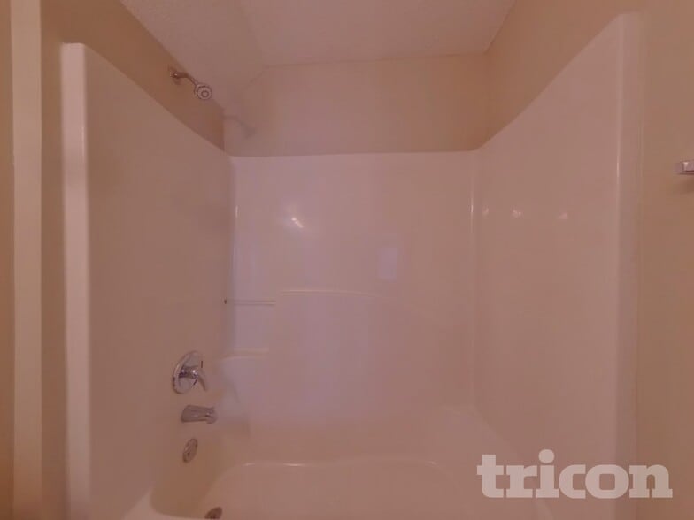 Building Photo - 1418 White Rocks Way NE