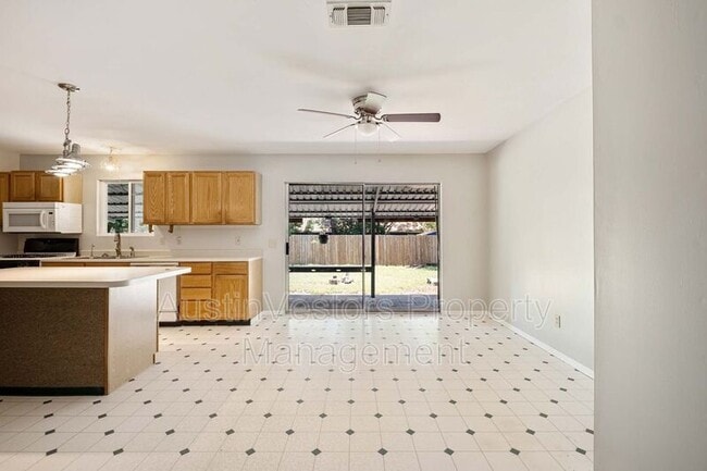 Building Photo - 2502 Cypress Ln