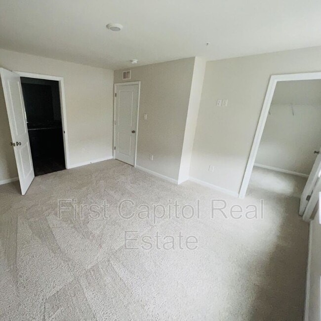 Building Photo - 555 Locust Run Dr