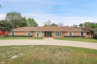 Building Photo - 6545 Lyndon B Johnson Fwy