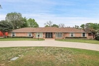 Building Photo - 6545 Lyndon B Johnson Fwy