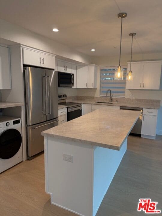 Building Photo - 5191 Lindley Ave