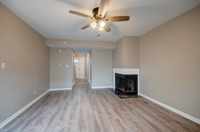 Building Photo - 304 Walnut Cir