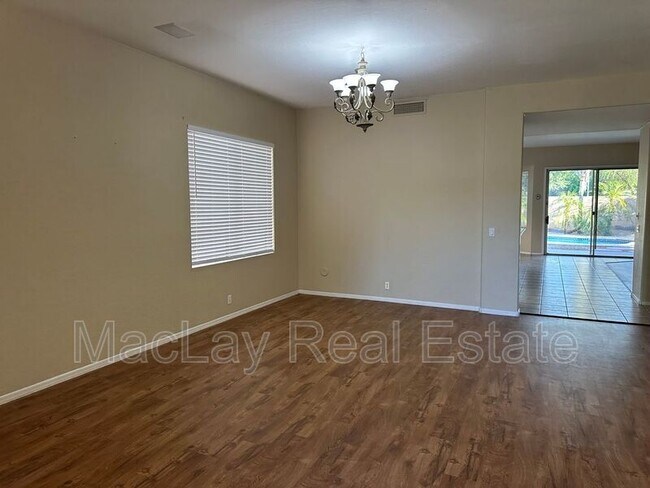 Building Photo - 2441 E Binner Dr