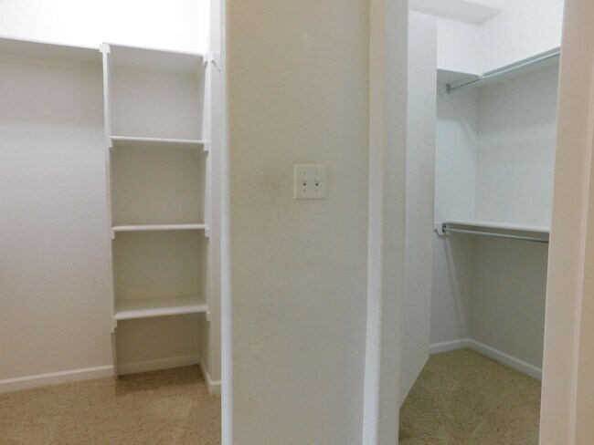 Building Photo - 2464 Thunder Mountain Drive