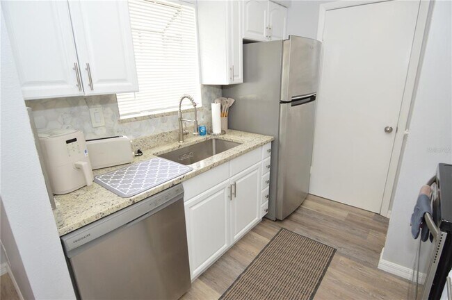 Building Photo - 8754 Mallard Reserve Dr