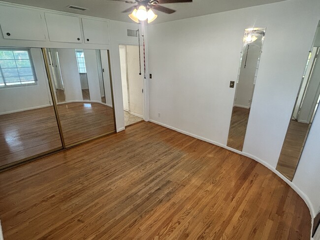 Building Photo - 1292 N Laurel Ave