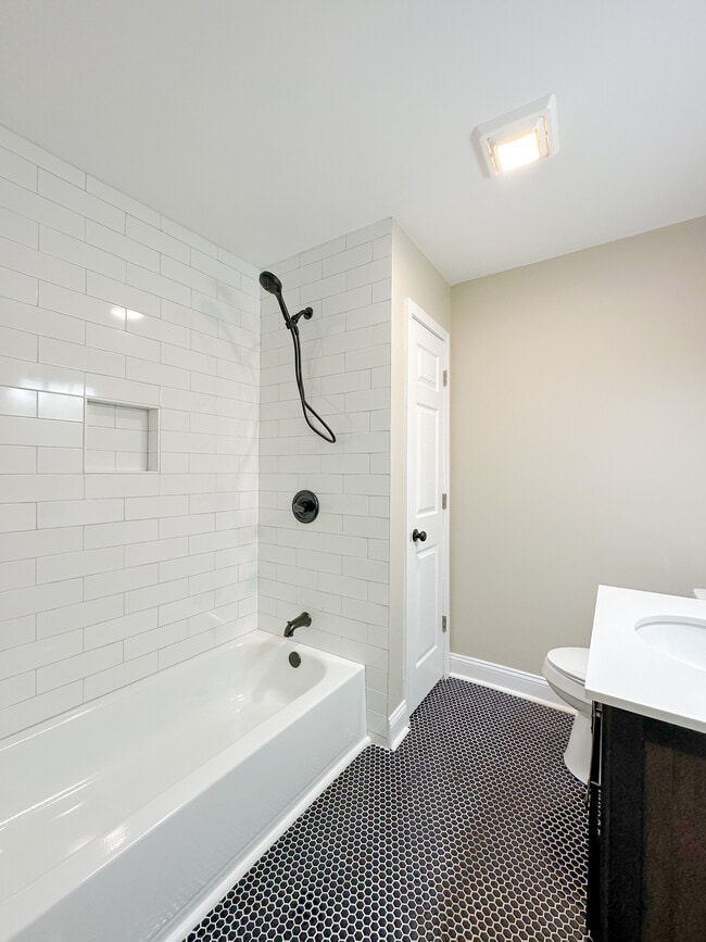 Building Photo - 809 Teaberry Ln