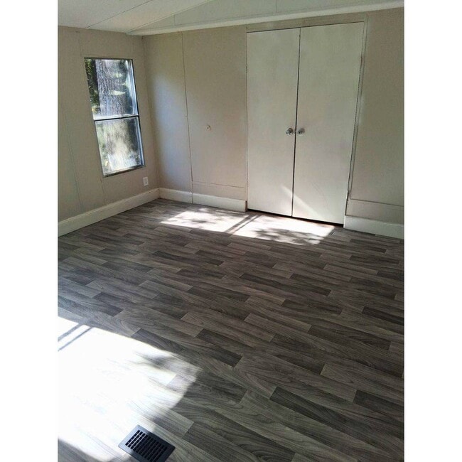 Building Photo - 2367 Parrott Dr