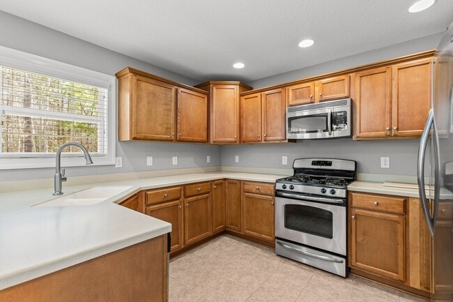 Building Photo - 907 Stagecoach Dr