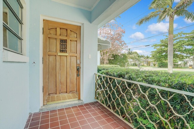 Building Photo - 3410 Poinsettia Ave