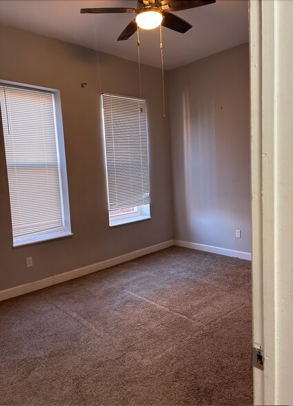 Building Photo - 407 N Taylor Ave