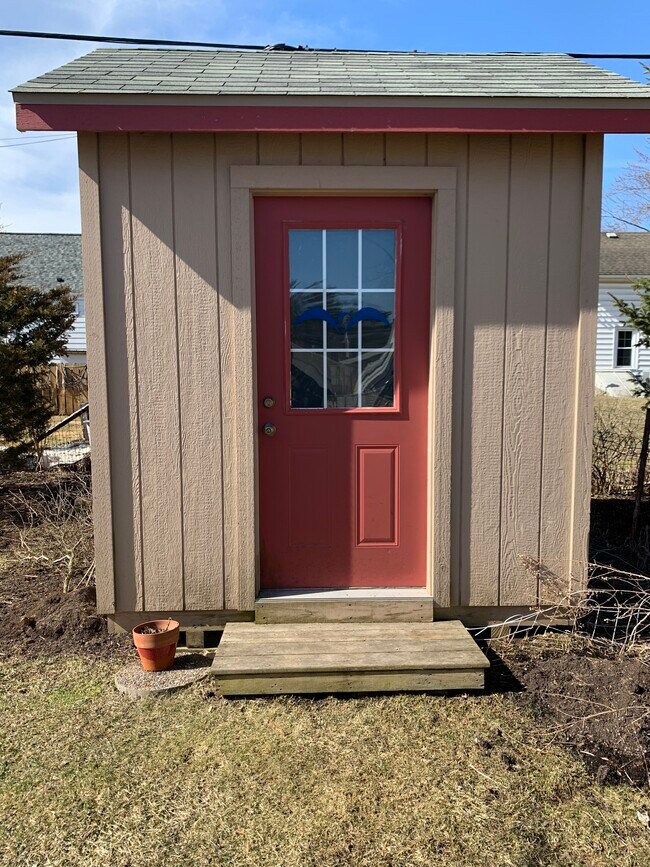 Building Photo - 3713 Busse St